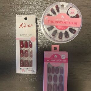 The Instant Mani Press-On Nails in Red and Burgundy